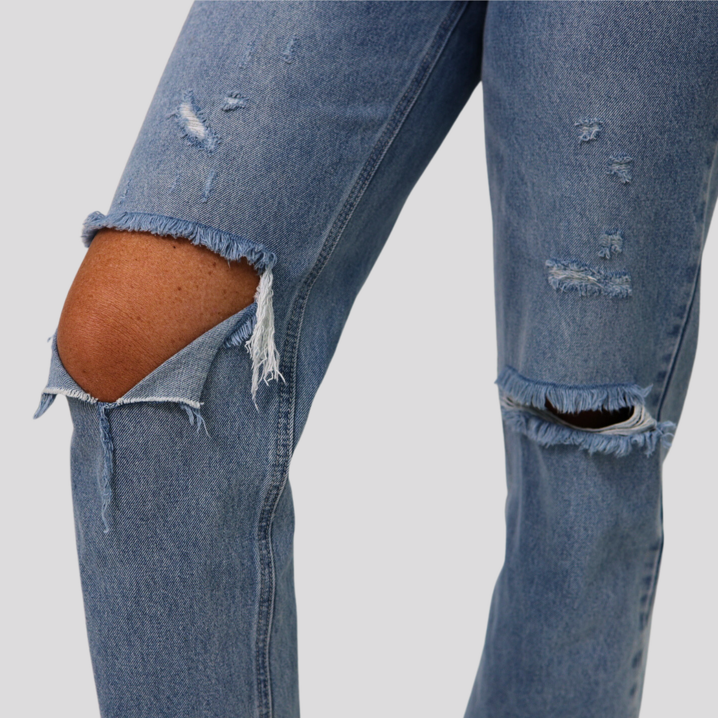 Joni ripped Jean